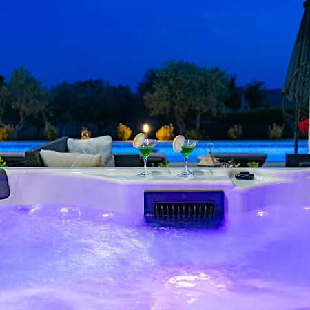 Villa Lorema-Pet Friendly On 5000 Sqm Garden,Pool, Jacuzzi, Billiard&Ps5 Sveti Filip i Jakov Ngoại thất bức ảnh