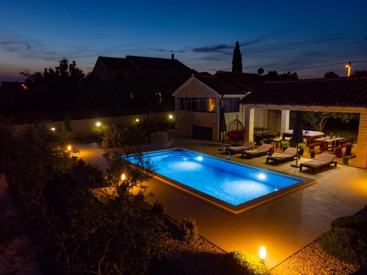 Villa Lorema-Pet Friendly On 5000 Sqm Garden,Pool, Jacuzzi, Billiard&Ps5 Sveti Filip i Jakov Ngoại thất bức ảnh