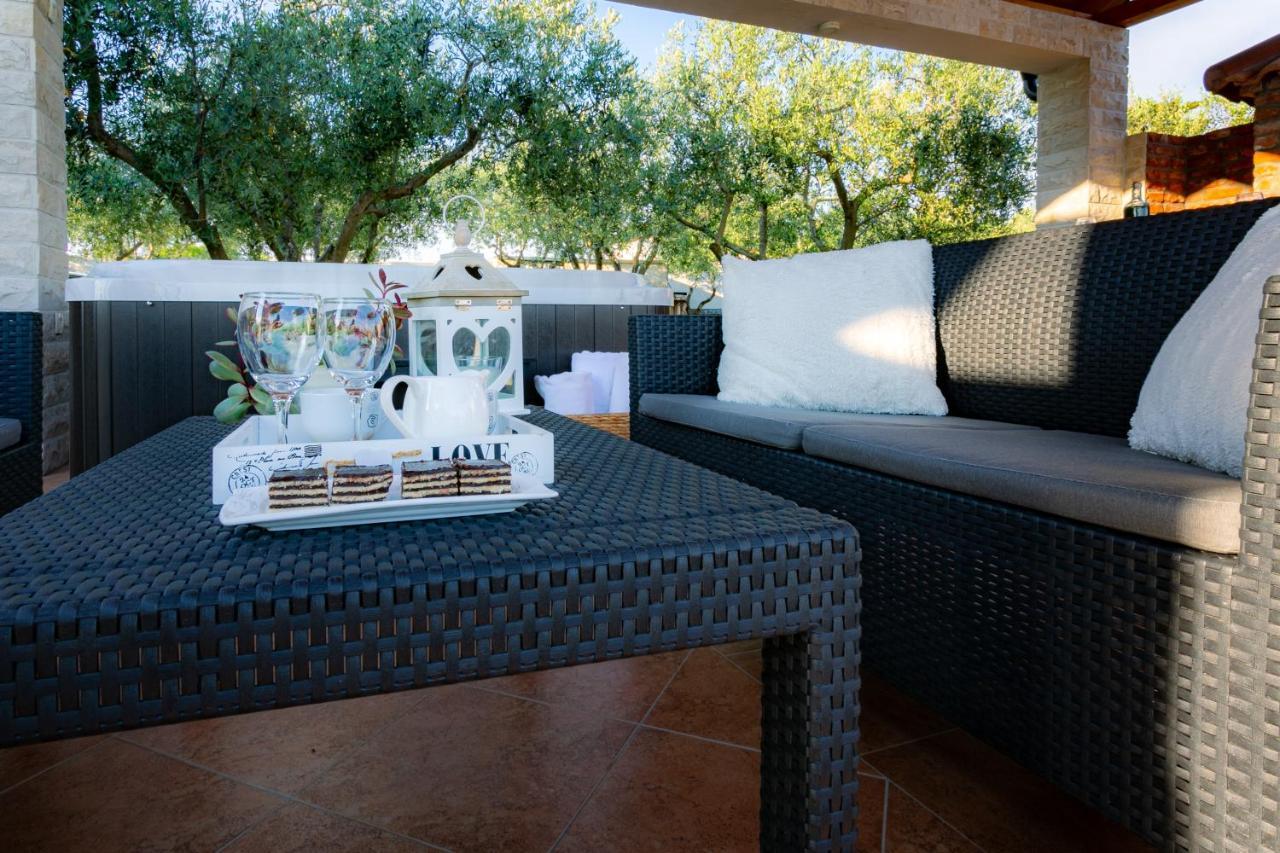 Villa Lorema-Pet Friendly On 5000 Sqm Garden,Pool, Jacuzzi, Billiard&Ps5 Sveti Filip i Jakov Ngoại thất bức ảnh