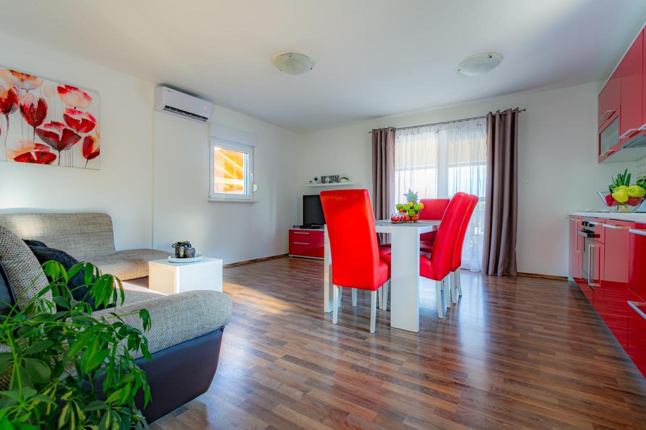 Villa Lorema-Pet Friendly On 5000 Sqm Garden,Pool, Jacuzzi, Billiard&Ps5 Sveti Filip i Jakov Ngoại thất bức ảnh