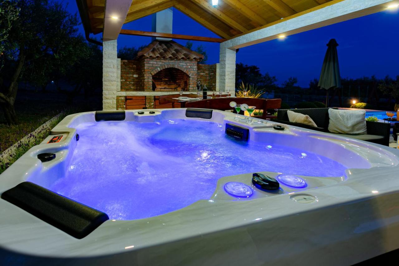 Villa Lorema-Pet Friendly On 5000 Sqm Garden,Pool, Jacuzzi, Billiard&Ps5 Sveti Filip i Jakov Ngoại thất bức ảnh