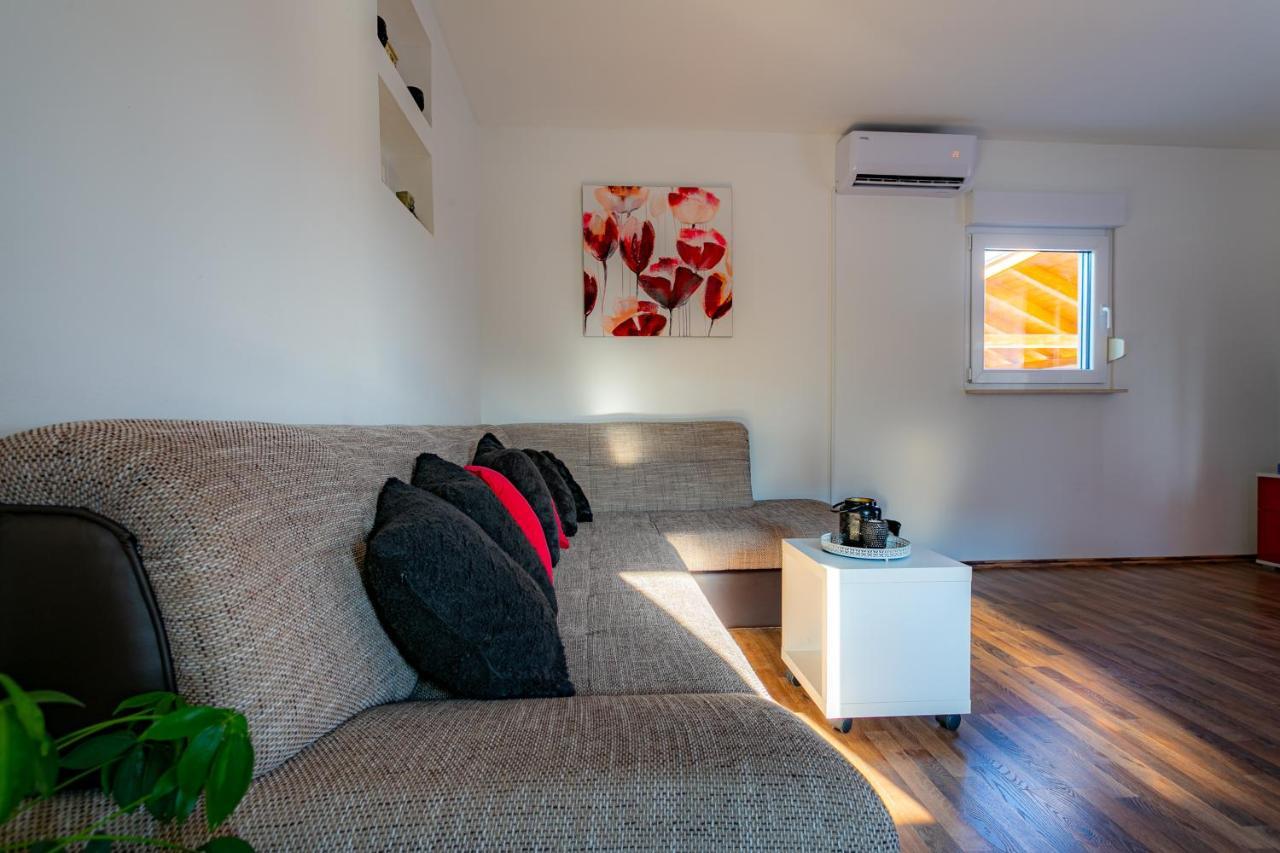 Villa Lorema-Pet Friendly On 5000 Sqm Garden,Pool, Jacuzzi, Billiard&Ps5 Sveti Filip i Jakov Ngoại thất bức ảnh
