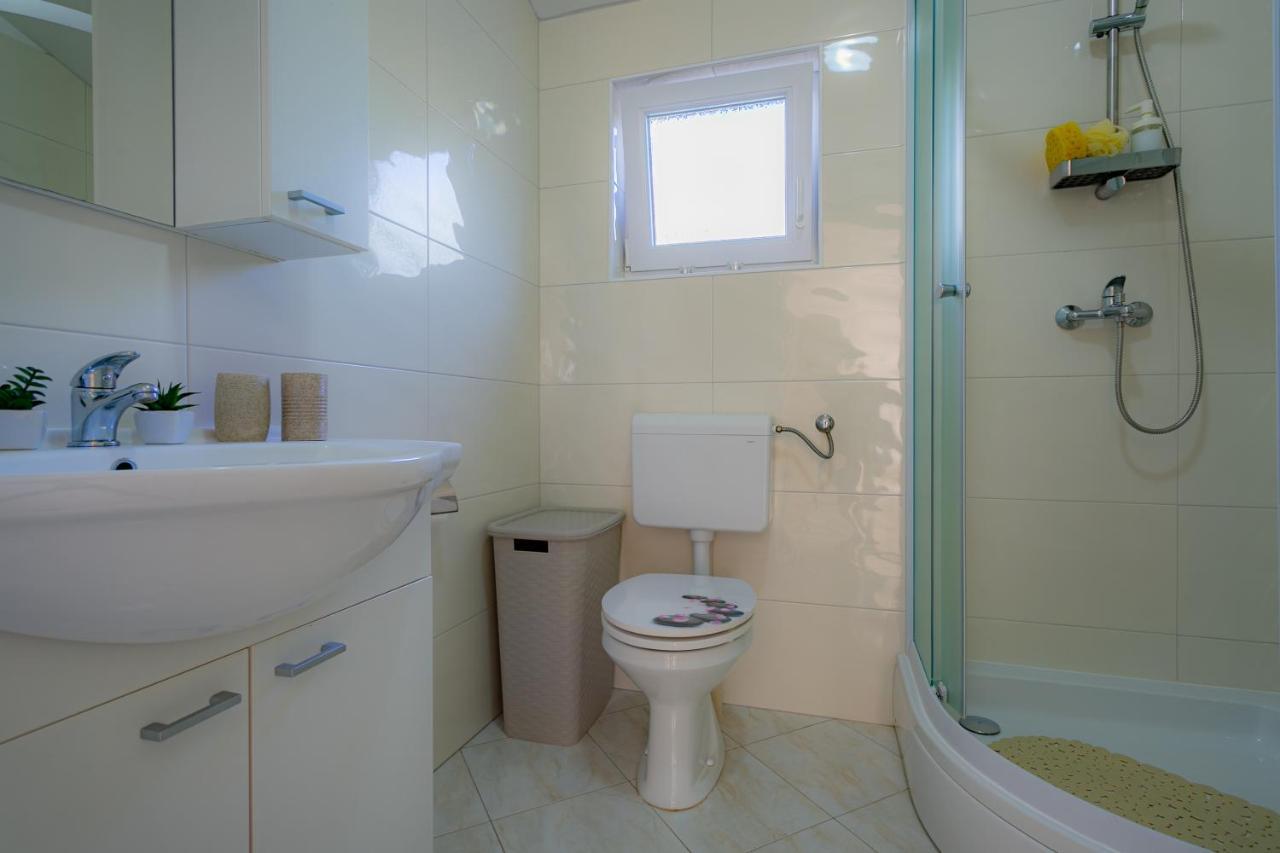 Villa Lorema-Pet Friendly On 5000 Sqm Garden,Pool, Jacuzzi, Billiard&Ps5 Sveti Filip i Jakov Ngoại thất bức ảnh
