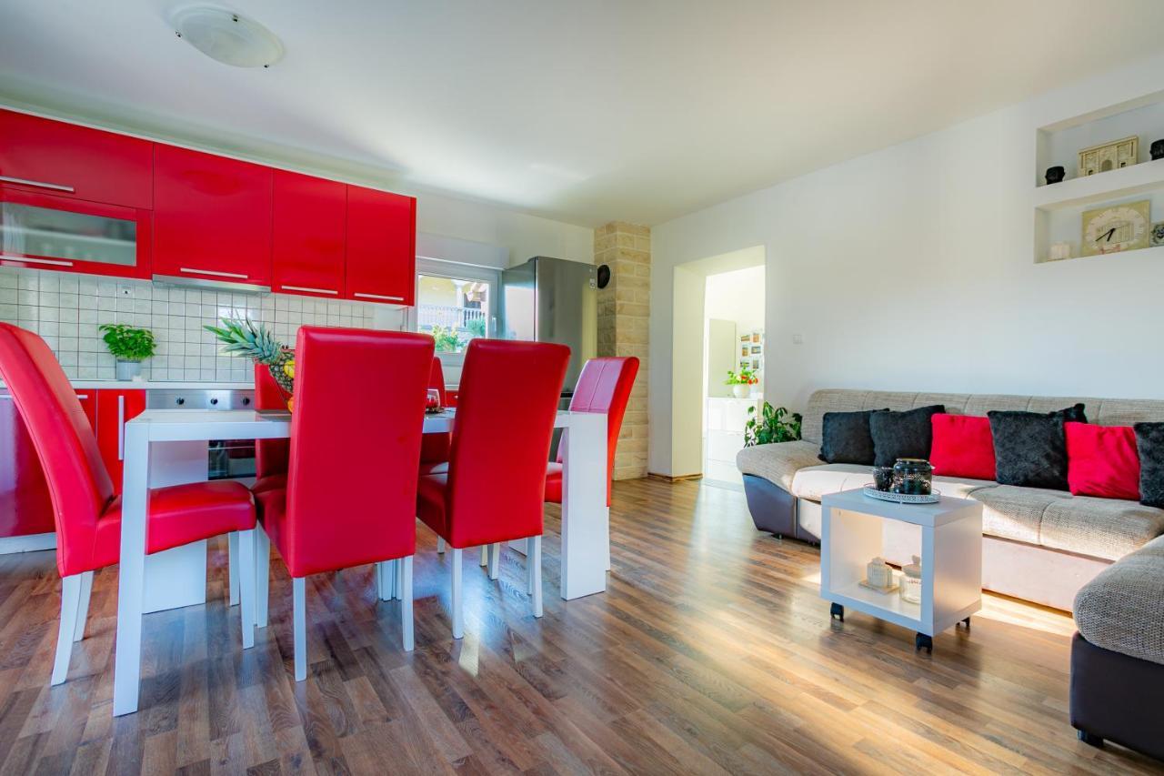 Villa Lorema-Pet Friendly On 5000 Sqm Garden,Pool, Jacuzzi, Billiard&Ps5 Sveti Filip i Jakov Ngoại thất bức ảnh