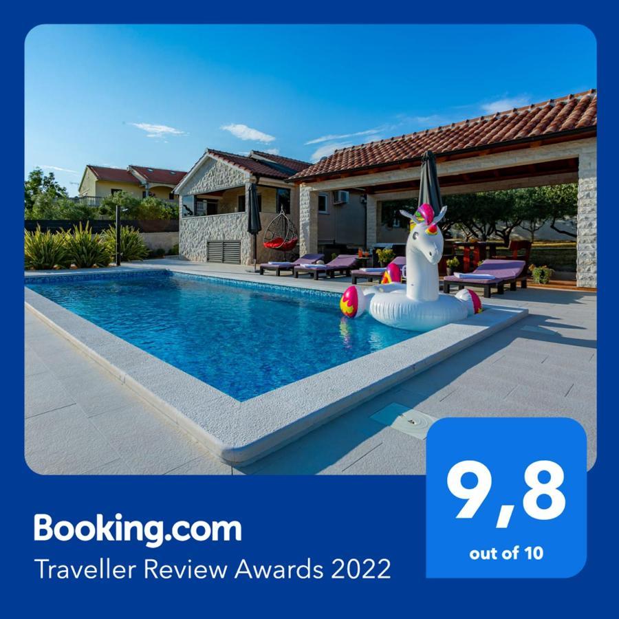 Villa Lorema-Pet Friendly On 5000 Sqm Garden,Pool, Jacuzzi, Billiard&Ps5 Sveti Filip i Jakov Ngoại thất bức ảnh