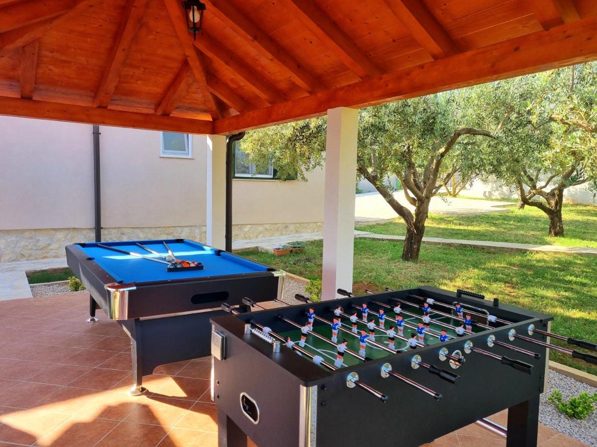 Villa Lorema-Pet Friendly On 5000 Sqm Garden,Pool, Jacuzzi, Billiard&Ps5 Sveti Filip i Jakov Ngoại thất bức ảnh